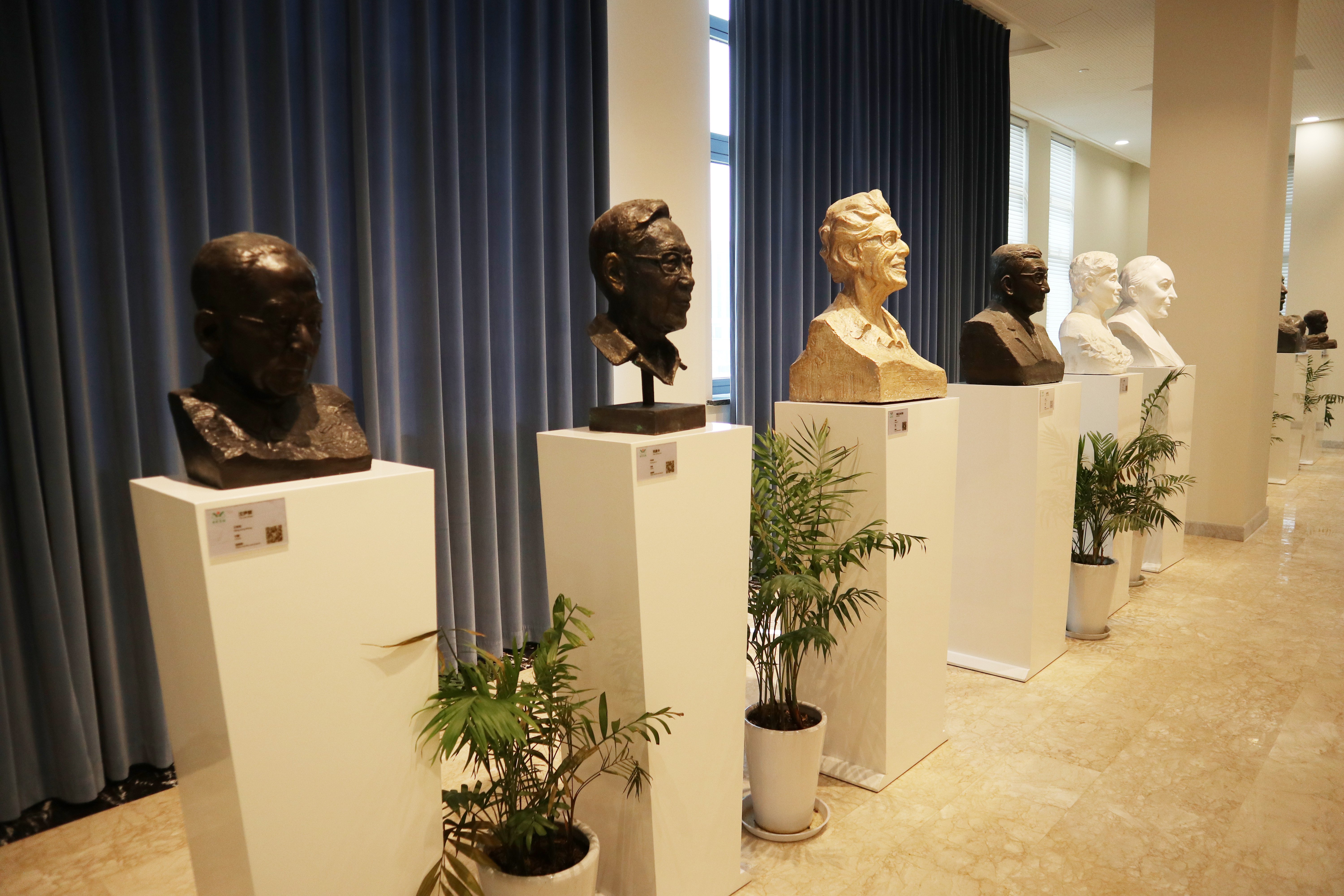 人生就是搏集团：：：雕塑史诗，，传承仁人志士的绚烂历程