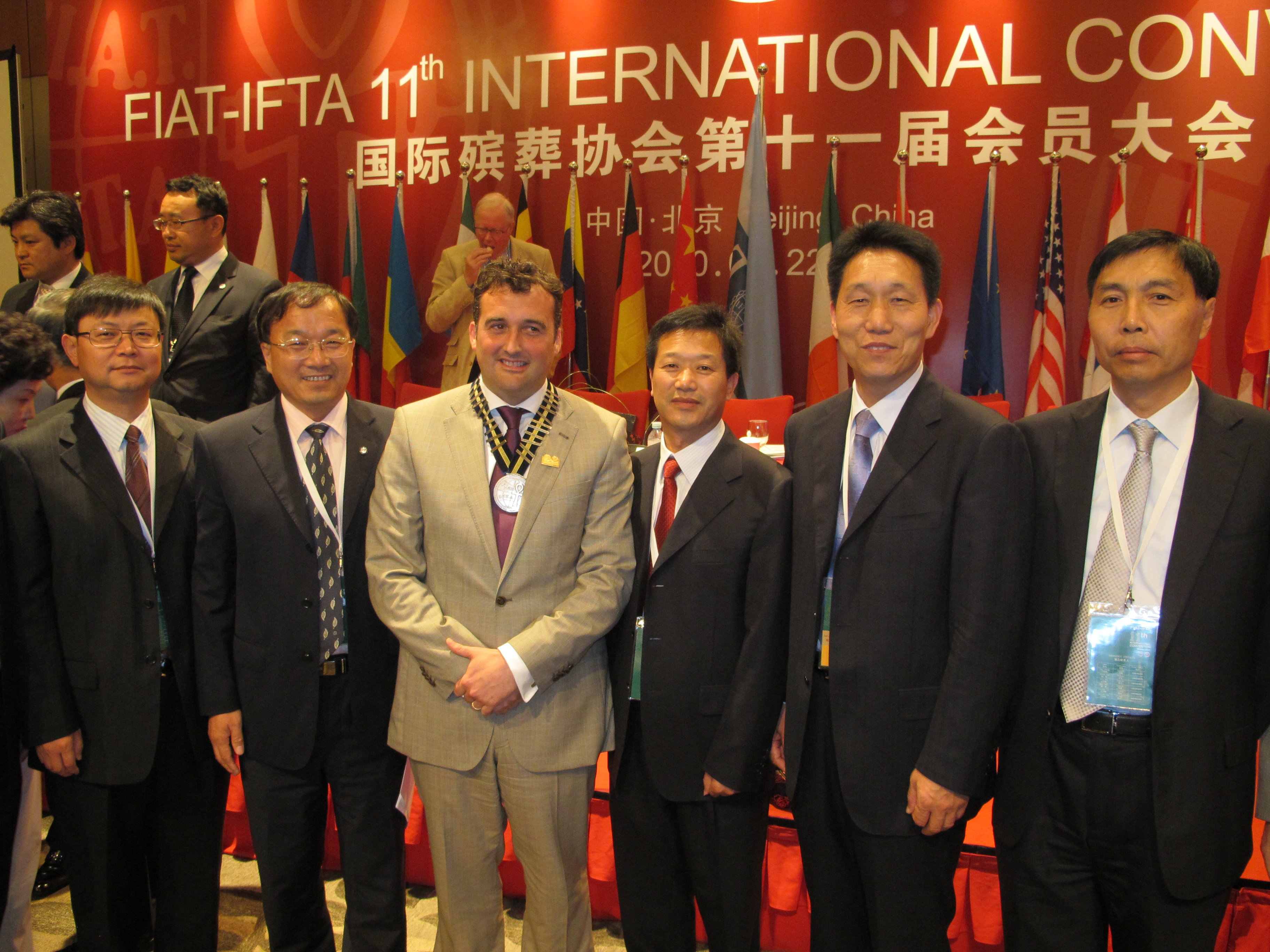 人生就是搏集团：：以古板为基，，立异为翼，，遨游国际殡葬舞台