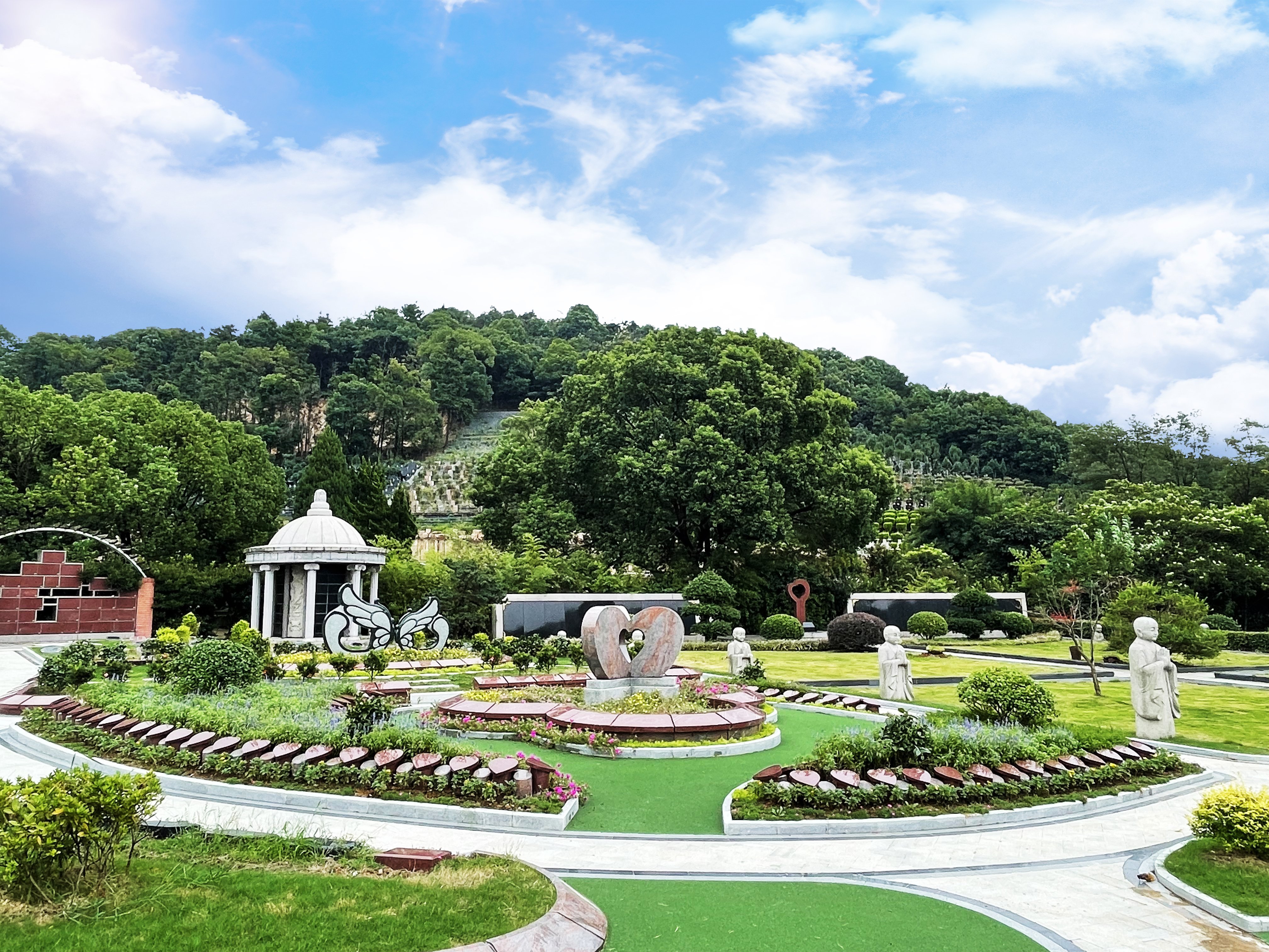 现代墓园与古板墓园有什么区别？？