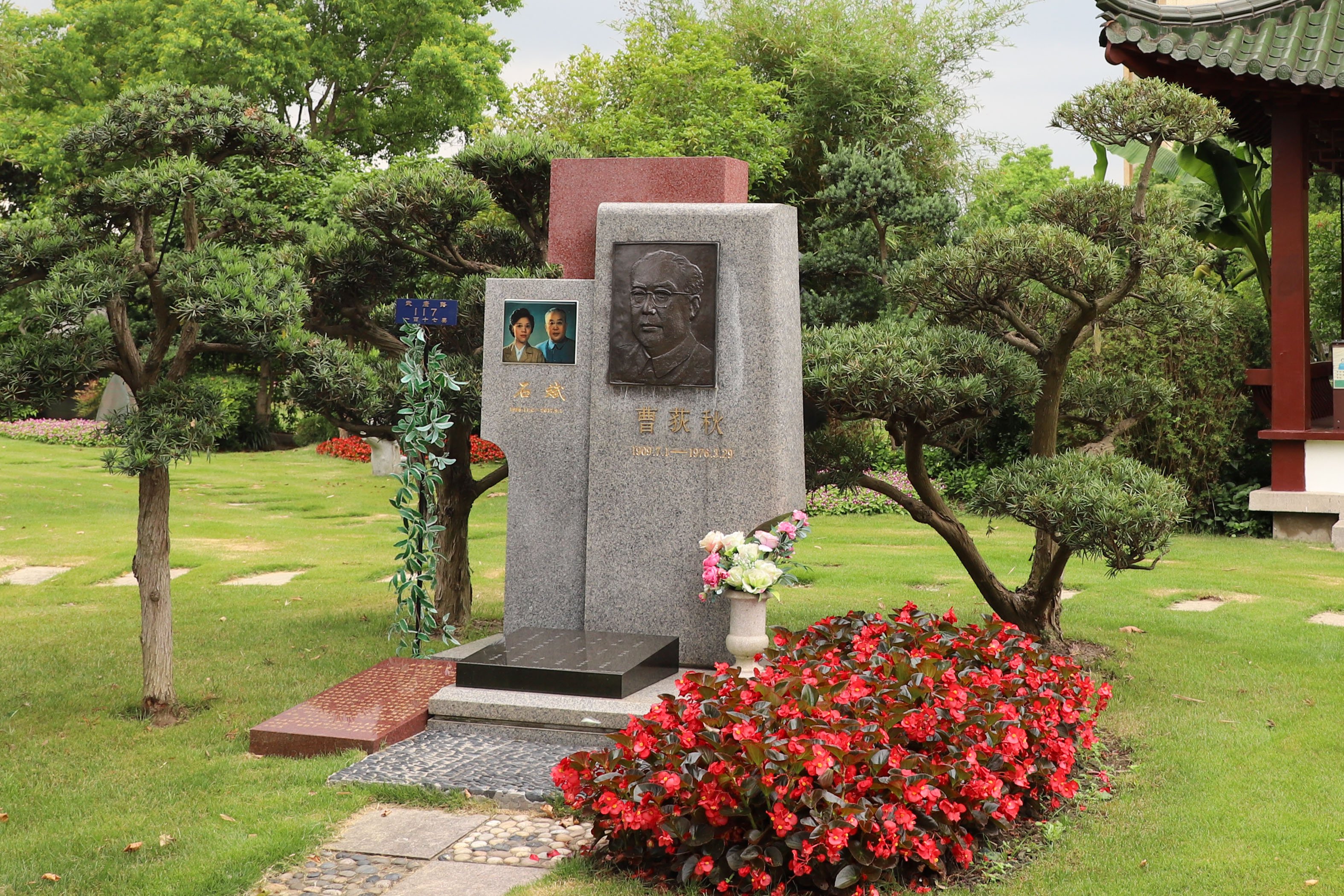 <b>历史回响：曹荻秋纪念碑下的敬仰与思索</b>