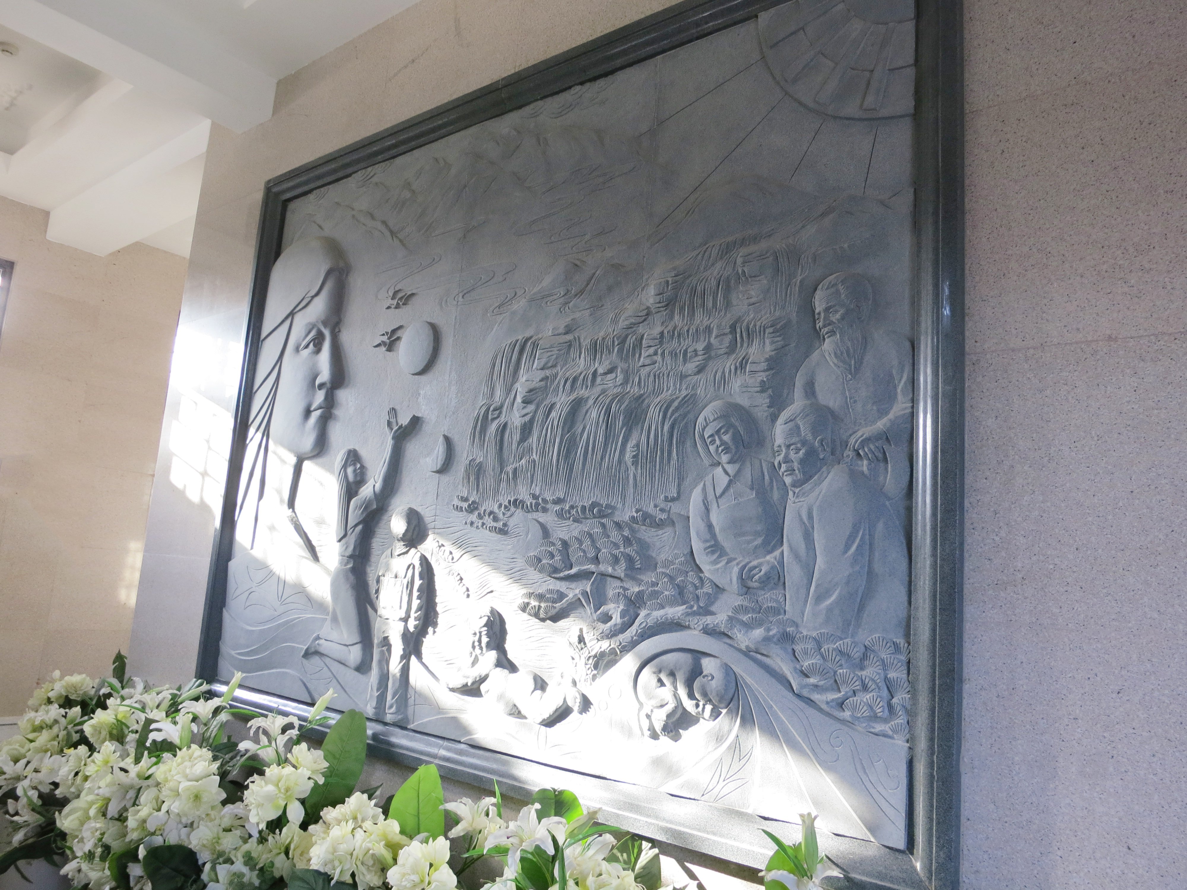 石上循环：：浮雕中的时间诗学