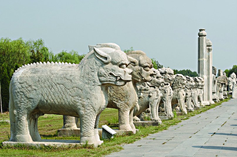 让石头“语言”，用斧凿叫醒甜睡的历史